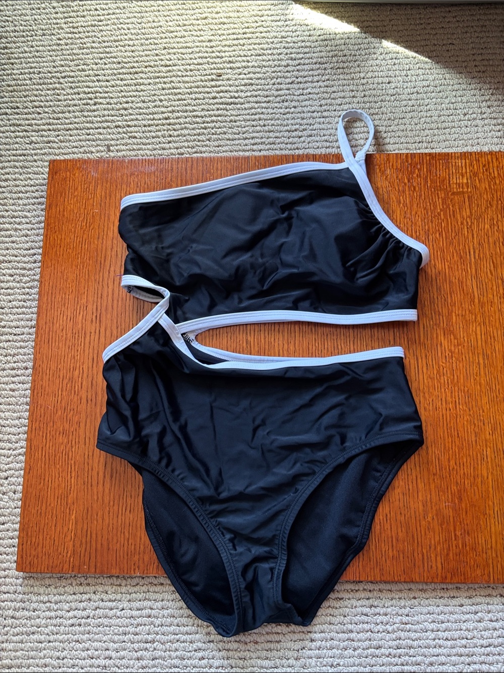 AQUA COUTURE Asymmetrical black and white one piece swimsuit size small